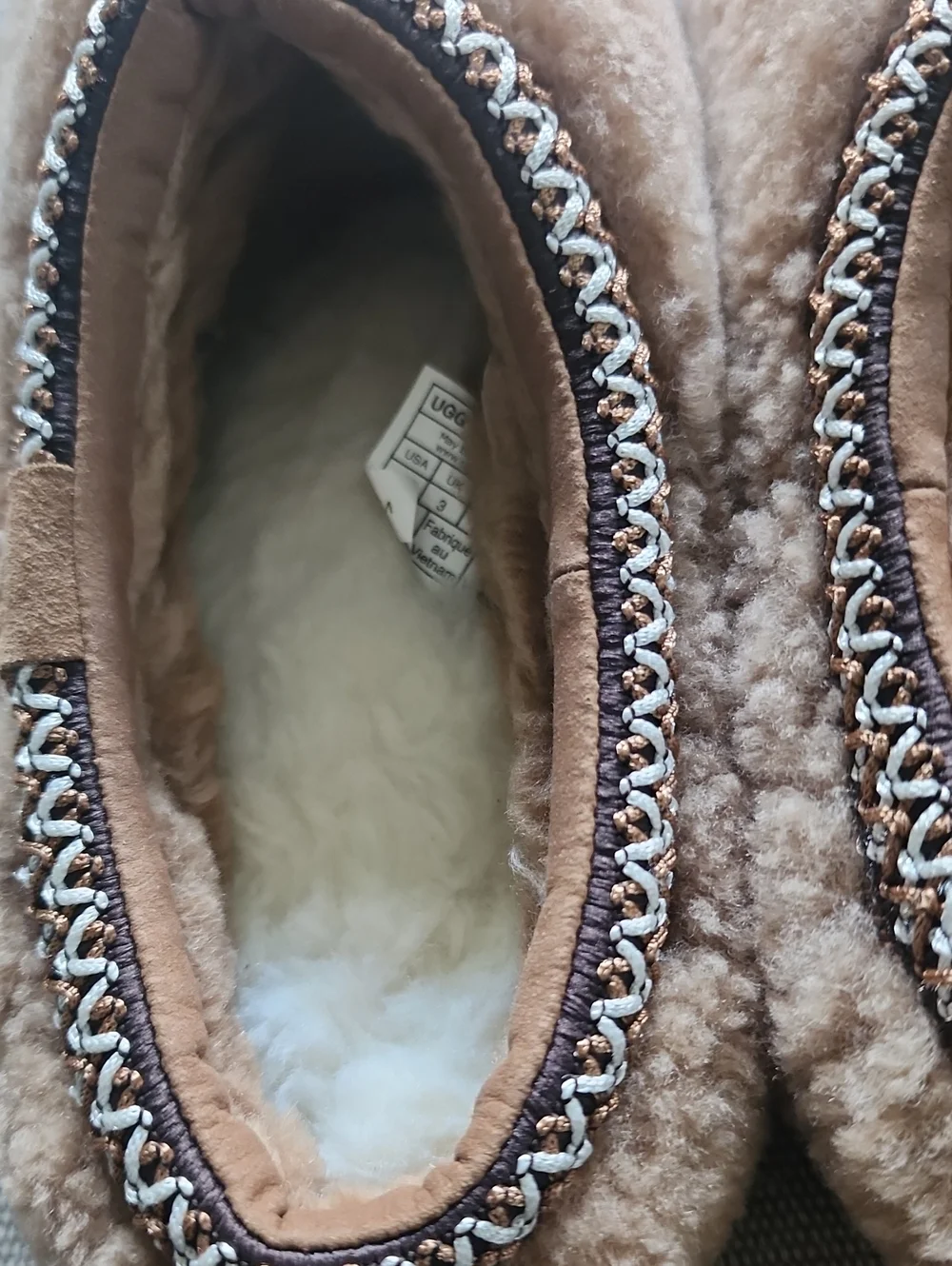 UGG Tasman Maxi Curly Plush Sheepskin Slip On comfort Size 4